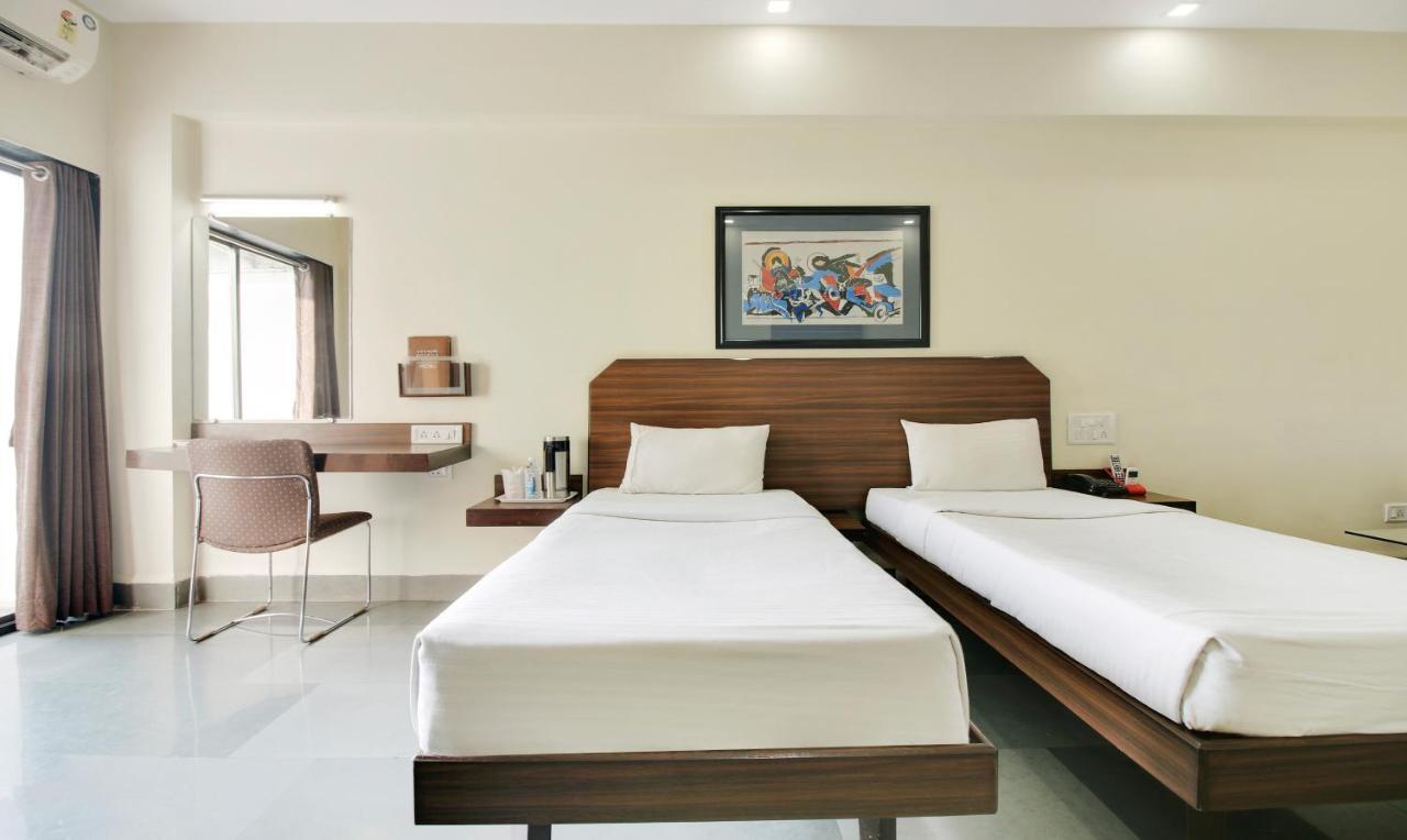 Hotel Hospice Сурат Экстерьер фото