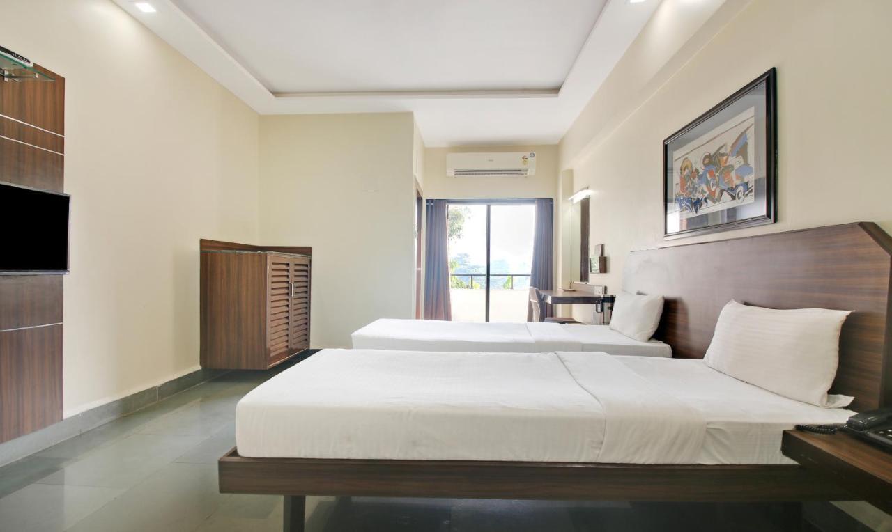 Hotel Hospice Сурат Экстерьер фото